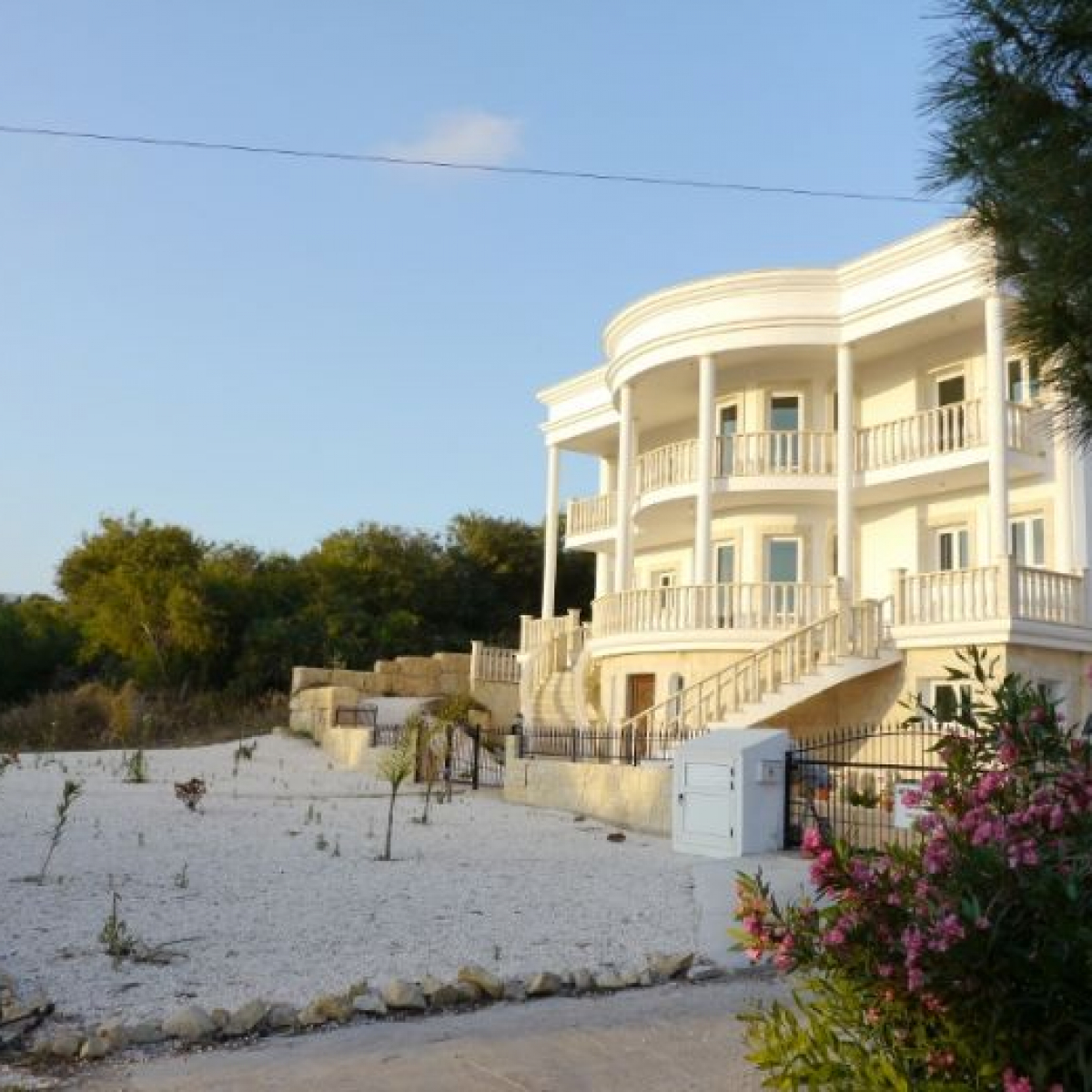 Luxury Mansion by the beach.Resort